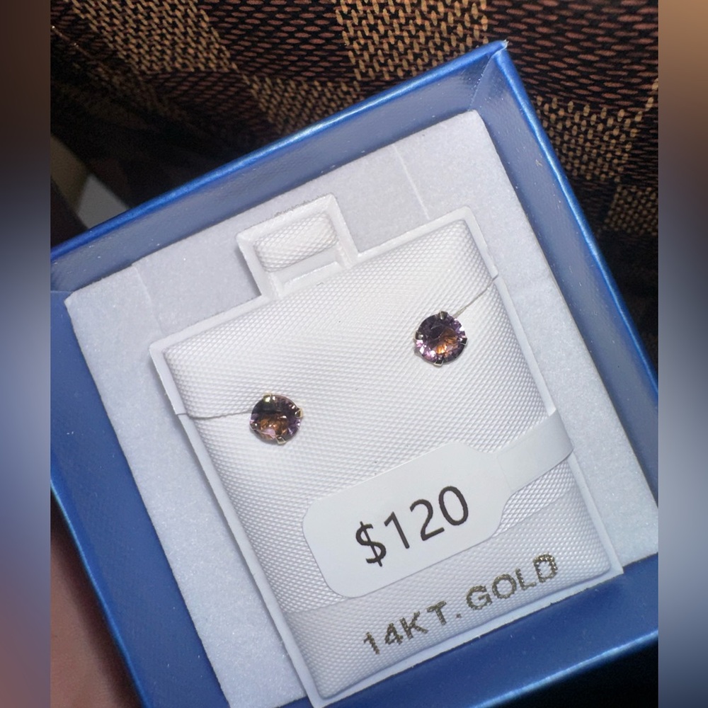 Swarovski 14K Gold Stud Earrings with Elegant Design NEW never worn